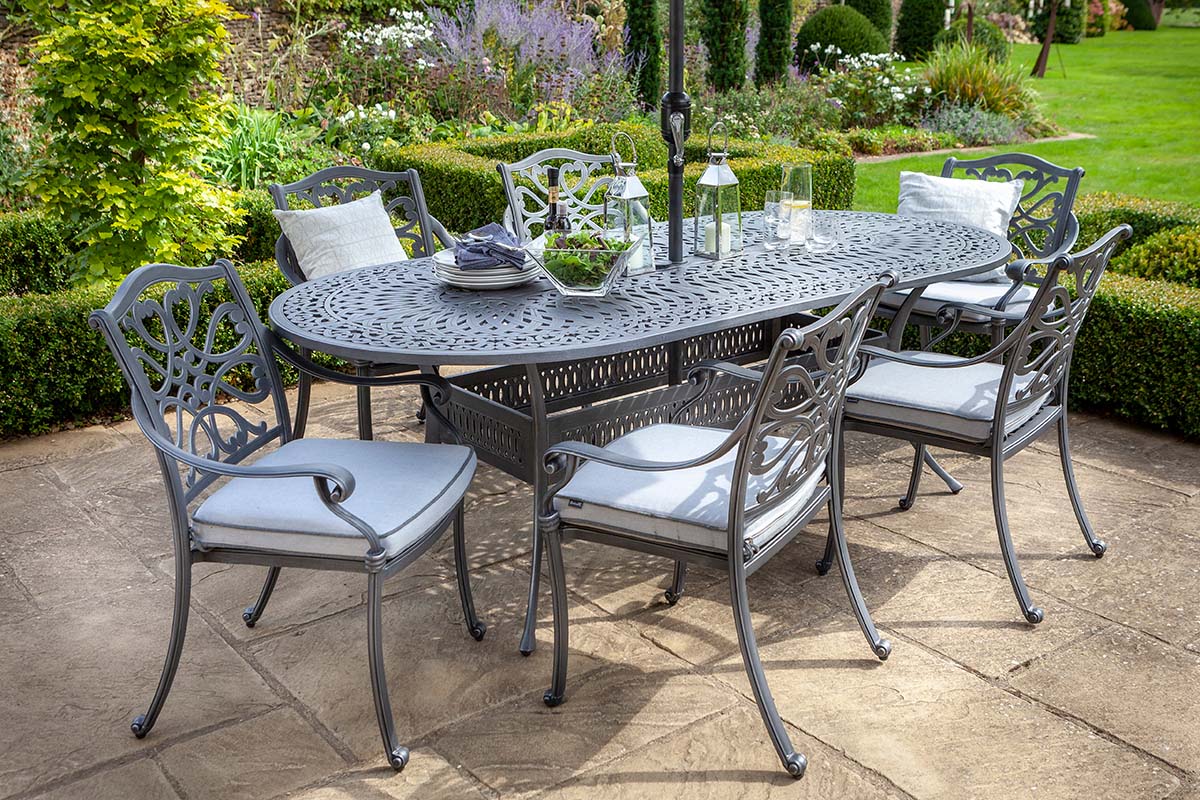 Hartman Capri 6 seat oval set with Parasol and Base