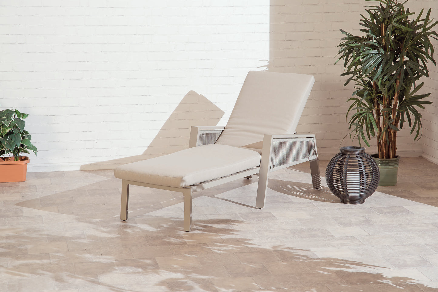 Hopetown Lounger